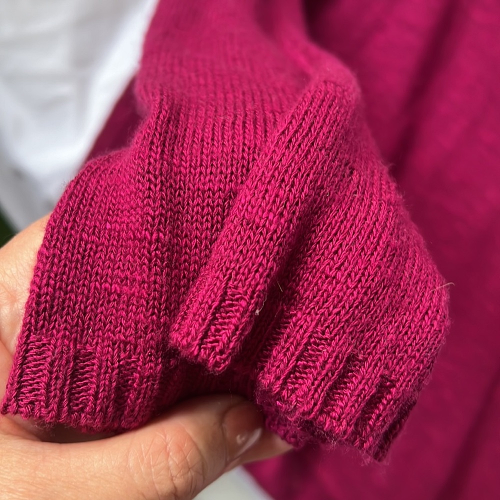 Express-cold shoulder sweater - Picture 6 of 6